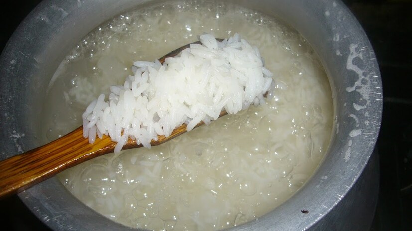 রান্নার হাঁড়ি বাইরের কেউ দেখা খুবই অশুভ।