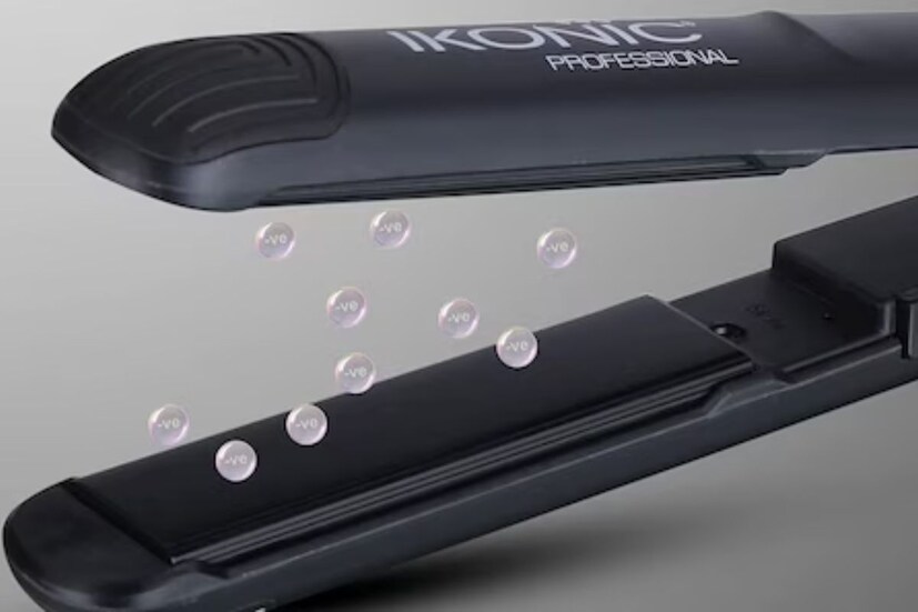 PHILIPS Kerashine Titanium Wide Plate Straightener -  গ্রাহকরা এই হেয়ার স্ট্রেটনার জনপ্রিয় অনলাইন ই-কমার্স প্ল্যাটফর্ম Amazon থেকে মাত্র ২৭৯৫ টাকায় কিনতে পারবেন। এই হেয়ার স্ট্রেটনার সিল্ক প্রোটেক্ট প্রযুক্তি যুক্ত। যা চুলের ক্ষতি কমাতে তাপমাত্রাকে অপ্টিমাইজ করে। এর মাধ্যমে সুন্দর স্ট্রেট হেয়ার পাওয়া সম্ভব।