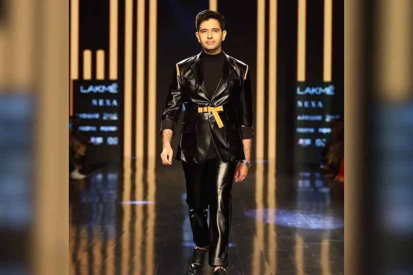 উচ্চশিক্ষার জন‍্য দেশের বাইরেও পড়শোনা করেছেন রাঘব। তিনি লন্ডন স্কুল অফ ইকোনমিক্স থেকে  EMBA সার্টিফিকেশন কোর্স করেছেন। পাশাপাশি তিনি অ্যাকাউন্টেন্সি ফার্মেও কাজ করেছেন।