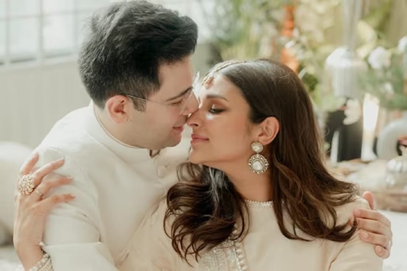  এর মধ্যেই সামনে এল এমন এক ভিডিও, যেখানে গোপন সত্য বেরিয়ে এল৷ আচমকাই  নাকের সার্জারির কথা বলে ফেললেন আপ নেতা রাঘব৷ তারপর থেকেই জোর চর্চা শুরু হয়েছে৷