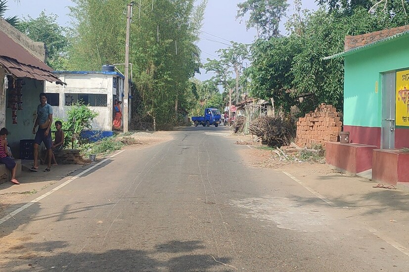 রাতারাতি ভোলবদল হয়েছে প্রকৃতির। হঠাৎই মঙ্গলবার থেকে চড়তে শুরু করেছে তাপমাত্রার পারদ। বুধবার থেকে কলকাতা-সহ দক্ষিণবঙ্গের একাধিক জেলার তাপমাত্রা চড়তে শুরু করেছে। কলকাতার তাপমাত্রা ৪০ ডিগ্রি পর্যন্তও পৌঁছতে পারে। (তথ্য-- শমিষ্ঠা ব্যানার্জি)