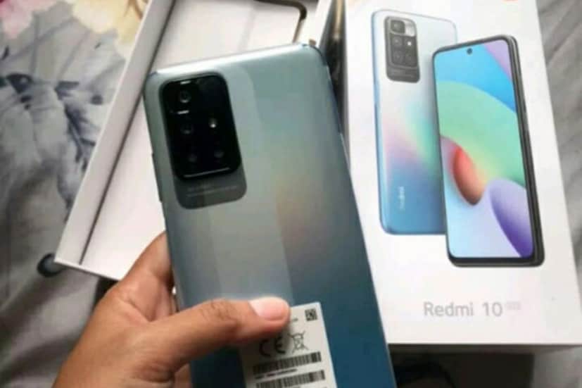  REDMI 10 Realme-র মতোই দেশের আরেক জনপ্রিয় মোবাইল ফোন ব্র্যান্ড REDMI। এই মডেলও হতাশ করবে না ৫০ এমপি+২ এমপি ডুয়াল রিয়ার ক্যামেরা সেটআপ, ৬০০০ এমএএইচ ব্যাটারি আর কোয়ালকম স্ন্যাপড্রাগন ৬৮০ প্রসেসরের দৌলতে। ফ্লিপকার্টে এর দাম পড়ছে ৯,৪৯৯ টাকা।