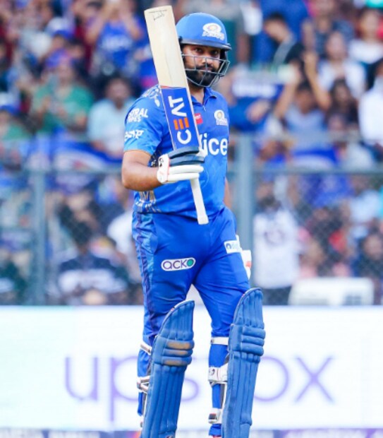 এই ম্যাচে কেরিয়ারের অনবদ্য দুটি মাইলস্টোনও গড়েন রোহিত শর্মা। মুম্বই ইন্ডিয়ান্সের প্রথম ব্যাটার হিসেবে ৫ হাজার রানের রেকর্ড গড়লেন রোহিত।