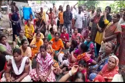 দক্ষিণেশ্বরের বস্তি উচ্ছেদ করতে এসে বাসিন্দাদের হাতে বাধা পেয়ে ফিরে যেতে হলো 