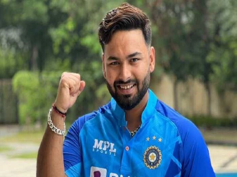 প্রসঙ্গত, ২০২২ সালের ৩০ ডিসেম্বর  দুর্ঘটনার কবলে পড়েছিলেন ঋষভ পন্থ। গাড়ি দুর্ঘটনায় মারাত্মক আহত হয়েছিলেন তিনি। তারপর তাঁর একটি অস্ত্রোপচারও হয়। নিজের পায়ে দঁাড়াতে কয়েক মাস সময় লেগে যায়। তারপর এখন ধীর ধীরে মাঠে ফেরার লড়াই শুরু করেছেন তিনি। প্রিয় তারকার আরও দ্রুত সু্স্থতা কামনা করেছেন ফ্যানেরা। খুব শ্রীঘ্রই ঋষভ পন্থকে ২২ গজে দেখার অপেক্ষায় সতীর্থ থেকে ফ্যানেরা।