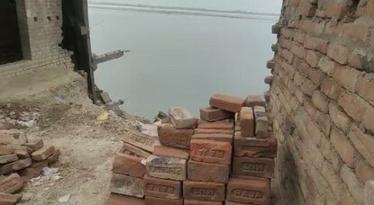 এ ভাবেই গঙ্গা গ্রাস করছে মালদহ, মুর্শিদাবাদের বিস্তীর্ণ এলাকা। এ ভাবেই গঙ্গা গ্রাস করছে মালদহ, মুর্শিদাবাদের বিস্তীর্ণ এলাকা।