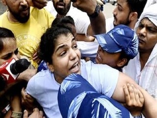 জোর করে নিয়ে যাওয়া হচ্ছে সাক্ষী মালিককে