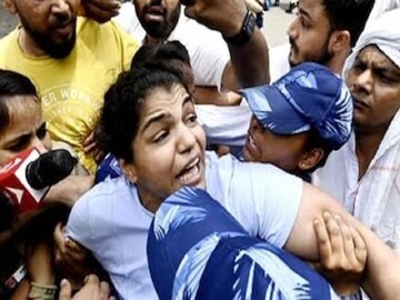 জোর করে নিয়ে যাওয়া হচ্ছে সাক্ষী মালিককে