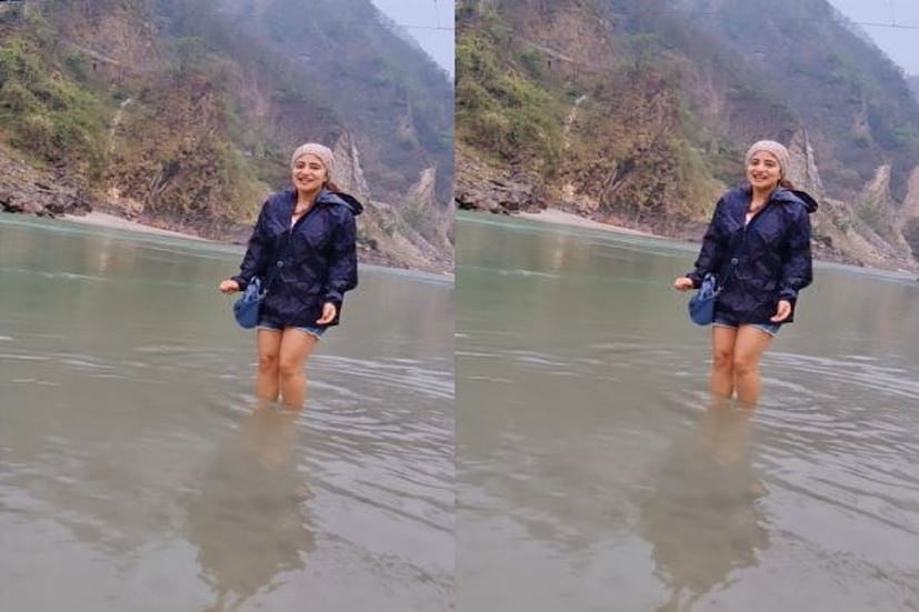 আসলে বিষয়টি আর কিছুই নয় ঠান্ডা জলে পা রাখতেই আঁতকে উঠেছিলেন ৷ ঋষিকেশে ঘুরতে যাওয়ার ভিডিও সোশ্যাল মিডিয়ায় দুর্বার গতিতে ভাইরাল হয়েছে ৷ ছবি সৌজন্যে ইনস্টাগ্রাম ৷