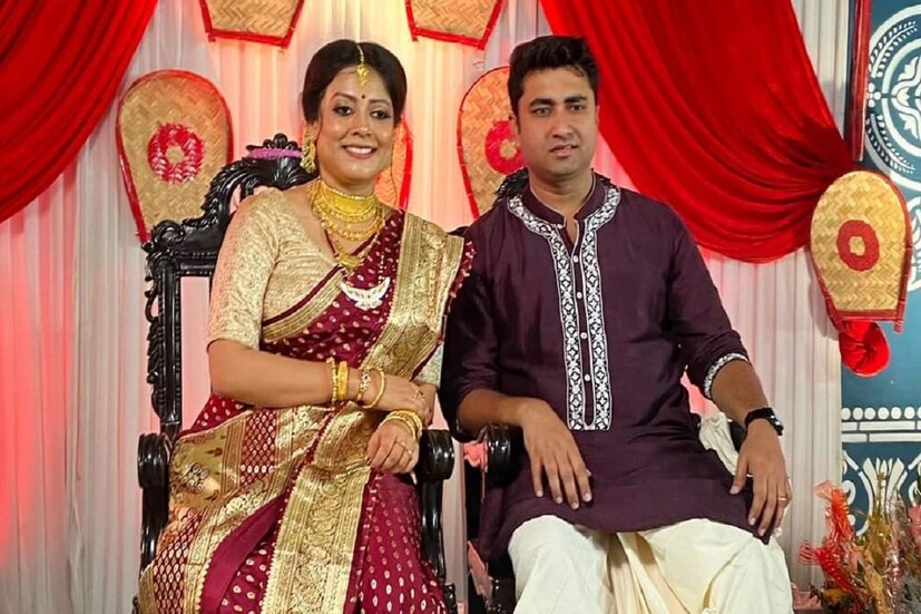 *অস্ত্রপচারের পরে পহেলি সোশ্যাল মিডিয়ায় লেখেন, "ডঃ অরুণাভ সেনগুপ্তর তত্ত্বাবধানে শতরূপের অস্ত্রপ্রচার সুষ্ঠভাবে সম্পন্ন হয়েছে। পরিবার, বন্ধু ও সকল শুভানুধ্যায়ীদের পাশে থাকার জন্য অসংখ্য ধন্যবাদ।" ছবি সৌজন্যেঃ ফেসবুক। 