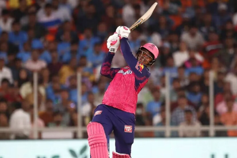 রাজস্থান রয়্যালসের ক্যারিবিয়ান বিগ হিটার শিমরন হেটমায়ার রয়েছেন এই তালিকায় চতুর্থ স্থানে। আইপিএল কেরিয়ারে ৬২টি চার মেরেছেন হেটমায়ার, আর ছয় মেরেছেন মোট ৬৭টি।