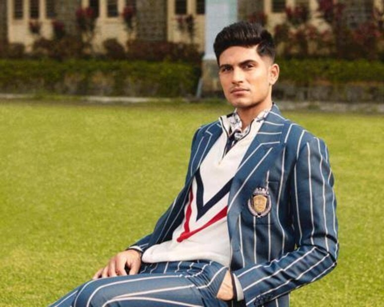 ভারতীয় দলের কোচ রাহুল দ্রাবিড় কিন্তু গিলকে পেতে মরিয়া। তিনি বলেও দিয়েছেন, বৃহস্পতিবার যেমন ছিলেন গিল, তার থেকে এখন অনেকটা সুস্থ আছেন। চিকিৎসকদের তত্ত্বাবধানে আছেন। ফলে তিনি আশা ছাড়ছেন না। গিলকে প্রথম ম্যাচে পেতে পারেন বলে আশা করছেন দ্রাবিড়।