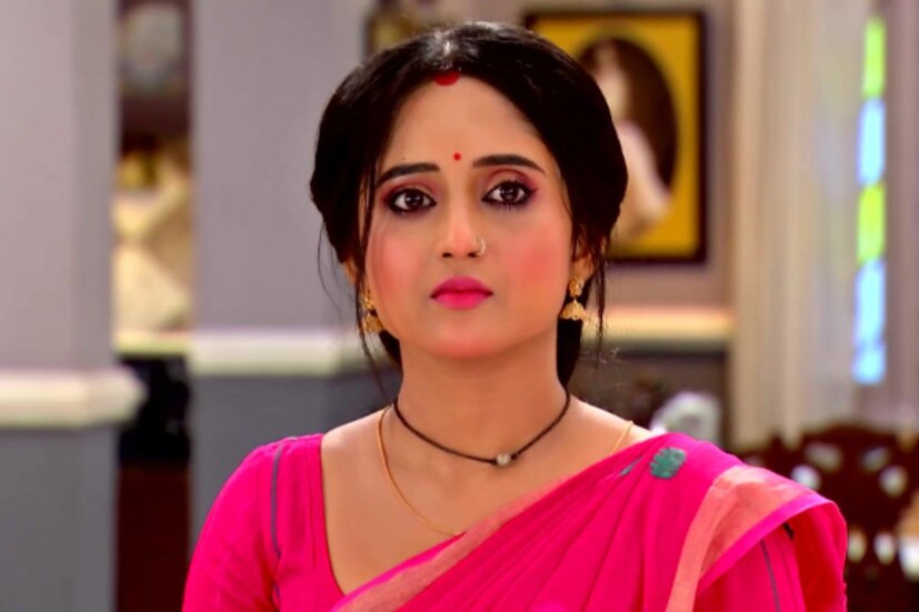 আড়াই বছরের মাথায় শেষ হয়েছে এই মেগা। ধারাবাহিকে শেষ শ্যুটের দিন স্টুডিওতে ভিড় ছিল চোখে পড়ার মতো। তবে শ্যুট শেষের আগেই জানা যায় বড় পর্দায় দেখা যাবে সৌমিতৃষাকে, বিপরীতে দেব।