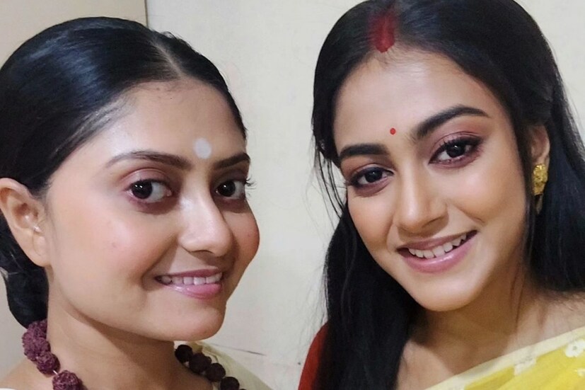 ‘গৌরী এলো’ সিরিয়ালের কাজ করতেই লোকের কাছে বেশি পরিচিত হয়ে ওঠে সুচন্দ্রা। গত নভেম্বর মাসে ধারাবাহিকে একটি পার্শ্বচরিত্রে অভিনয় করেন। পাশাপাশি বহু জায়গায় অভিনেত্রী হিসেবে কাজের সুযোগের জন্য দিচ্ছিলেন অডিশন। এদিনও ছিল শো। (Reporter: Rudra Narayan Roy)