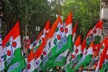 অবাক কাণ্ড! পুলিশের গাড়ির সামনে শুয়ে পড়লেন তৃণমূল নেতা, শেষে যা হল