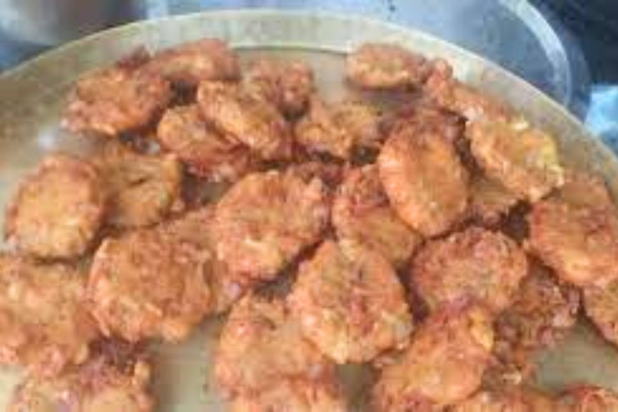 কী রয়েছে এই পেঁয়াজিতে! দোকান খুলতেই লাইন দিয়ে আসছেন ক্রেতারা, ফাঁস হল সিক্রেট