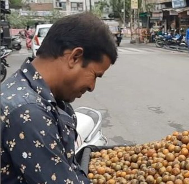  তিমরু আমাদের শরীরকে গ্রীষ্মের প্রকোপ থেকে রক্ষা করে। এই কারণে আদিবাসীরা বাড়ি থেকে কাজে বার হওয়ার আগে এই ফল খেয়ে নেন। দেবীলাল আরও বলেন যে, “আমি নিজে জঙ্গলে গিয়ে এই ফল তুলে আনি। তিমরু পাকলে আরও ভাল খেতে লাগে। আর প্রতি বছর তিমরু বিক্রি করতে আমি ভিলওয়াড়া এবং চিতোরগড় যাই। ভিলওয়াড়ায় এই ফল বিক্রি হয় কেজি প্রতি ১০০ টাকা দরে।”