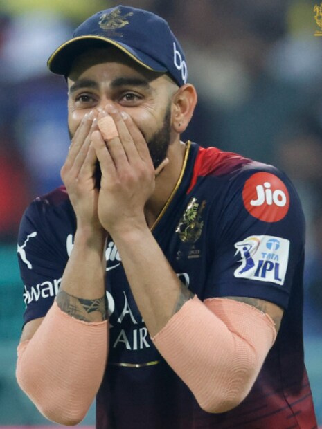 ম্যাচ জয় ও ঝামেলার পর সোশ্যাল মিডিয়ায় ম্যাচের একাধিক মুহুর্তের ছবি শেয়ার করেন বিরাট কোহলি। লেখেন,&quot;আজ রাতে এক আশ্চর্যজনক জয়। লখনউতে আমাদের জন্য ব্যাপক সমর্থন ও ভালোবাসা পেয়ে আপ্লুত। আমাদের সমর্থন করার জন্য সমস্ত ভক্তদের ধন্যবাদ।&quot;