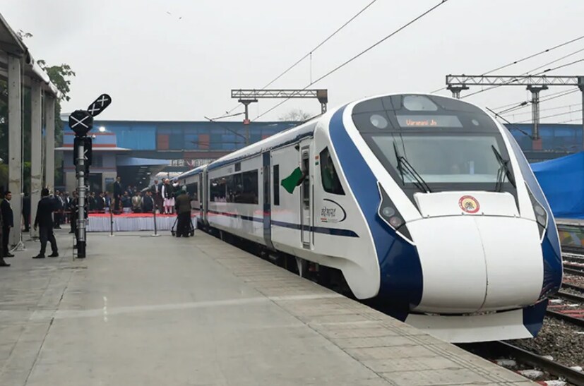 ১৬ কামরার এই ট্রেন হাওড়া থেকে পুরী যাওয়ার পথে থামবে খড়গপুর, বালেশ্বর, ভদ্রক, জাজপুর, কেওনঝড়, কটক, ভুবনেশ্বর, খুরদা রোড স্টেশনে। বুধবার থেকে এই ট্রেনের টিকিট কাটতে পারবেন যাত্রীরা।