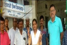 মেধা তালিকায় আদিবাসী ছাত্রী, স্কুল থেকে সংবর্ধনা প্রত্যন্ত গ্রামের স্কুল ছাত্রীকে