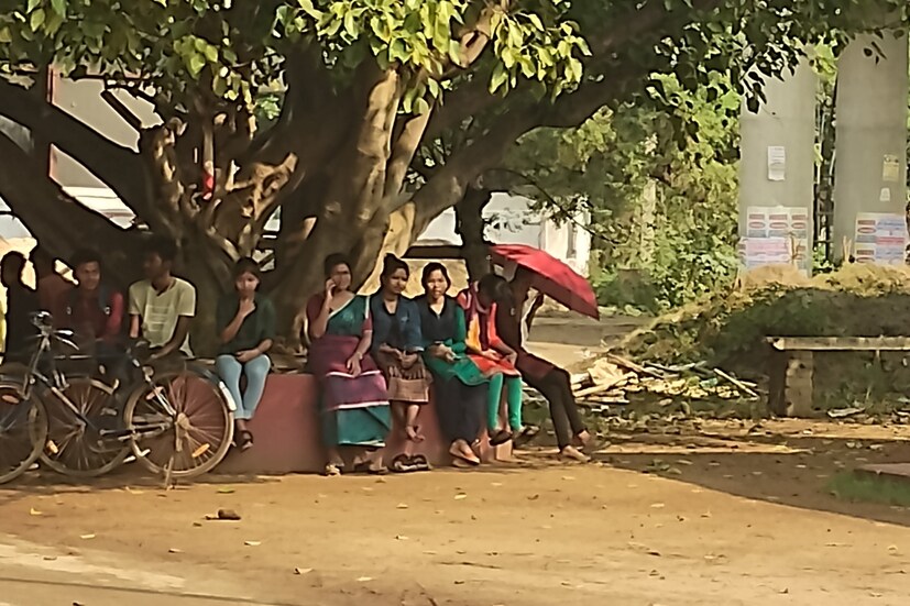এদিন সর্বোচ্চ তাপমাত্রা থাকবে ৩৮ ডিগ্রি সেলসিয়াস এবং সর্বনিম্ন তাপমাত্রা ছিল ২৭ ডিগ্রি সেলসিয়াস। সকাল থেকেই মেঘলা রোদ দেখা যাচ্ছে বাঁকুড়া জেলায়। বেলা ১২টার পর থেকে রয়েছে বজ্রবিদ্যুৎ-সহ বৃষ্টিপাতের সম্ভাবনা। চলতি সপ্তাহের আগামী কয়েক দিন একই রকম থাকবে আবহাওয়া। (রিপোর্টার: নীলাঞ্জন ব্যানার্জী)