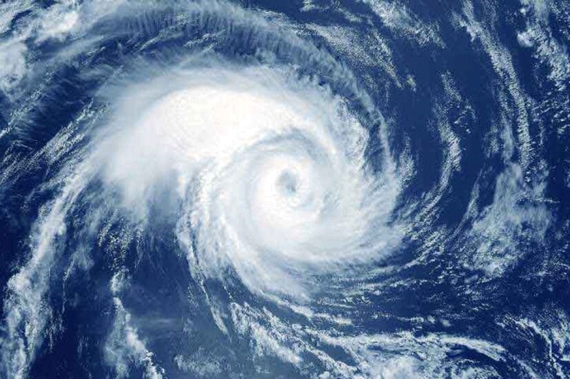 দক্ষিণ-পূর্ব বঙ্গোপসাগরে ঘূর্ণাবর্ত তৈরি হয়েছে। সোমবার সকালে এটি নিম্নচাপে পরিণত হবে। বুধবারের মধ্যে এই নিম্নচাপ ঘূর্ণিঝড়ে পরিণত হবে। এই ঘূর্ণিঝড়ের নাম ‘মোকা’। আর এই নামকরণ করেছে ইয়েমেন। অধিকাংশ মডেল এই ঘূর্ণিঝড়ের ল্যান্ড ফল বাংলাদেশ ও মায়ানমার সংলগ্ন উপকূল বলে জানালেও ভারতের মৌসম ভবন এখনও তার গতিপথ সুনিশ্চিত করেনি।