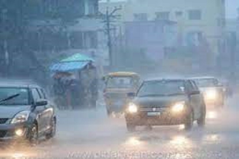 ভারী বৃষ্টির পূর্বাভাস এবং ঝোড়ো হাওয়া বইবে উত্তরপ্রদেশ ও রাজস্থানে। শিলা বৃষ্টি রাজস্থান। ভারী বৃষ্টি কেরল, কর্ণাটক, তামিলনাড়ু এবং অন্ধ্রপ্রদেশে। উত্তর-পশ্চিম ভারতের পার্বত্য এলাকা ও সমতলে বজ্রবিদ্যুৎ-সহ বৃষ্টি চলবে বুধবার পর্যন্ত। আগামী ২৪ ঘণ্টায় দিল্লি, হরিয়ানা, উত্তরাখণ্ডে বজ্রবিদ্যুৎ-সহ বৃষ্টি এবং ঝোড়ো হাওয়ার সম্ভাবনা।