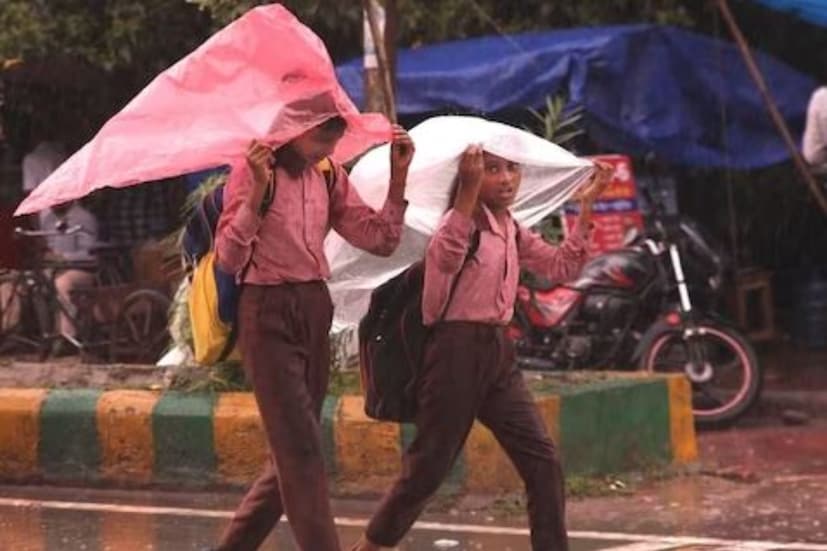 ফলে দেখাই যাচ্ছে, মোকা কবে আছড়ে পড়তে তা নিয়ে ধোঁয়াশা কিছুটা থাকলেও, আপাতত আগামী ২ দিন তাপপ্রবাহের মধ্যে দিয়েই যাবে দক্ষিণবঙ্গের একাধিক জেলা।  (প্রতীকী ছবি)