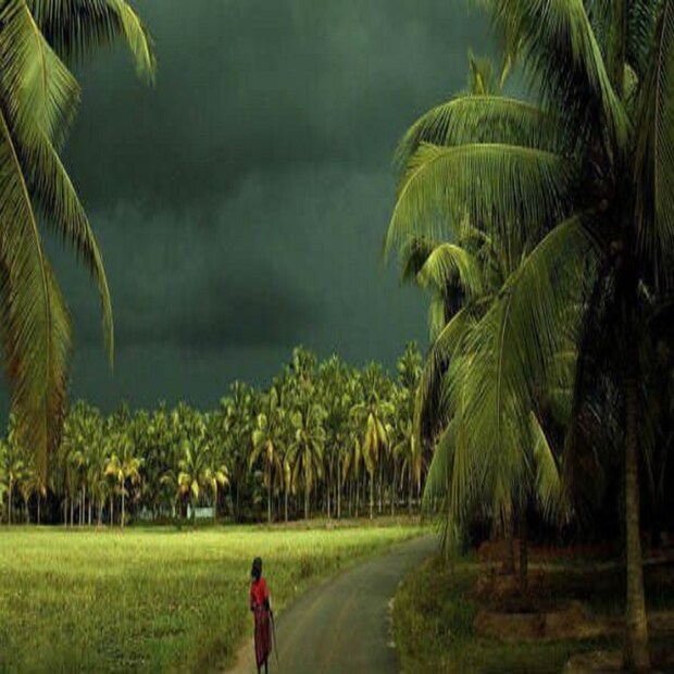 ২০১৯ সালে ওড়িশা উপকূলে আছড়ে পড়া ঘূর্ণিঘড় ফণীর কথা স্মরণ করিয়ে দিয়ে তিনি বলেন, গ্রীষ্মকালে ঘূর্ণিঝড়ের পথ নির্ধারণ করা কঠিন। প্রতীকী ছবি ৷