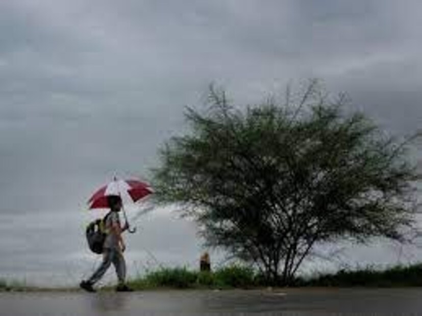 শনিবার থেকে বুধবার পর্যন্ত দক্ষিণবঙ্গে বৃষ্টির সম্ভাবনা  থাকবে না, বরং তাপমাত্রা বাড়বে গাঙ্গেয় পশ্চিমবঙ্গের জেলাগুলিতে। বেশ কিছু জেলাতে তাপমাত্রা ৪০ ডিগ্রি ছুঁয়ে যেতে পারে। বাঁকুড়া, পুরুলিয়া, পশ্চিম বর্ধমান এবং বীরভূমের তাপমাত্রা ৪০ ডিগ্রির ঘরে উঠতে পারে বলে অনুমান আবহবিদদের।