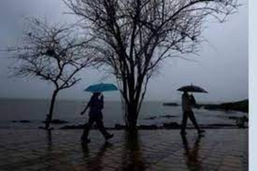  শুক্রবারেও ঝড়বৃষ্টির আশঙ্কা রাজ্যে। শনিবার থেকে কমতে পারে দুর্যোগের পরিমাণ। রবি ও সোমবার বাড়বে তাপমাত্রা। তবে এখানেই স্বস্তি নয়৷ মঙ্গলবার থেকে ফের রাজ্যে শুরু হবে বজ্রবিদ্যুৎ-সহ বৃষ্টির আরও একটা স্পেল।