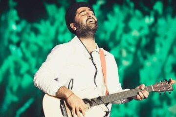 যেন আমি নির্বাচনে জিতেছি! মাঝে মাঝে ফোন ছুড়ে ফেলে দিই, কেন এ কথা বলেন অরিজিৎ!