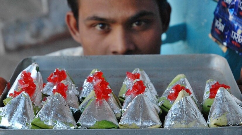 এছাড়াও পান পাতায় রয়েছে অ্যান্টিব্যাকটেরিয়াল রাসায়নিক তাই পান পাতা কোনও ক্ষত স্থানে লাগলে নিমিষেই কিন্তু ব্যথা থেকে মুক্তি মেলে। এখানেই কিন্তু শেষ নয় পান অ্যান্টি ফাংগাল হিসেবেও কাজ করে ফলে পায়ের আঙ্গুলে পান পাতার রস লাগালে নিমিষেই যেকোনো ইনফেকশন সেরে যাবে। photo source collected 