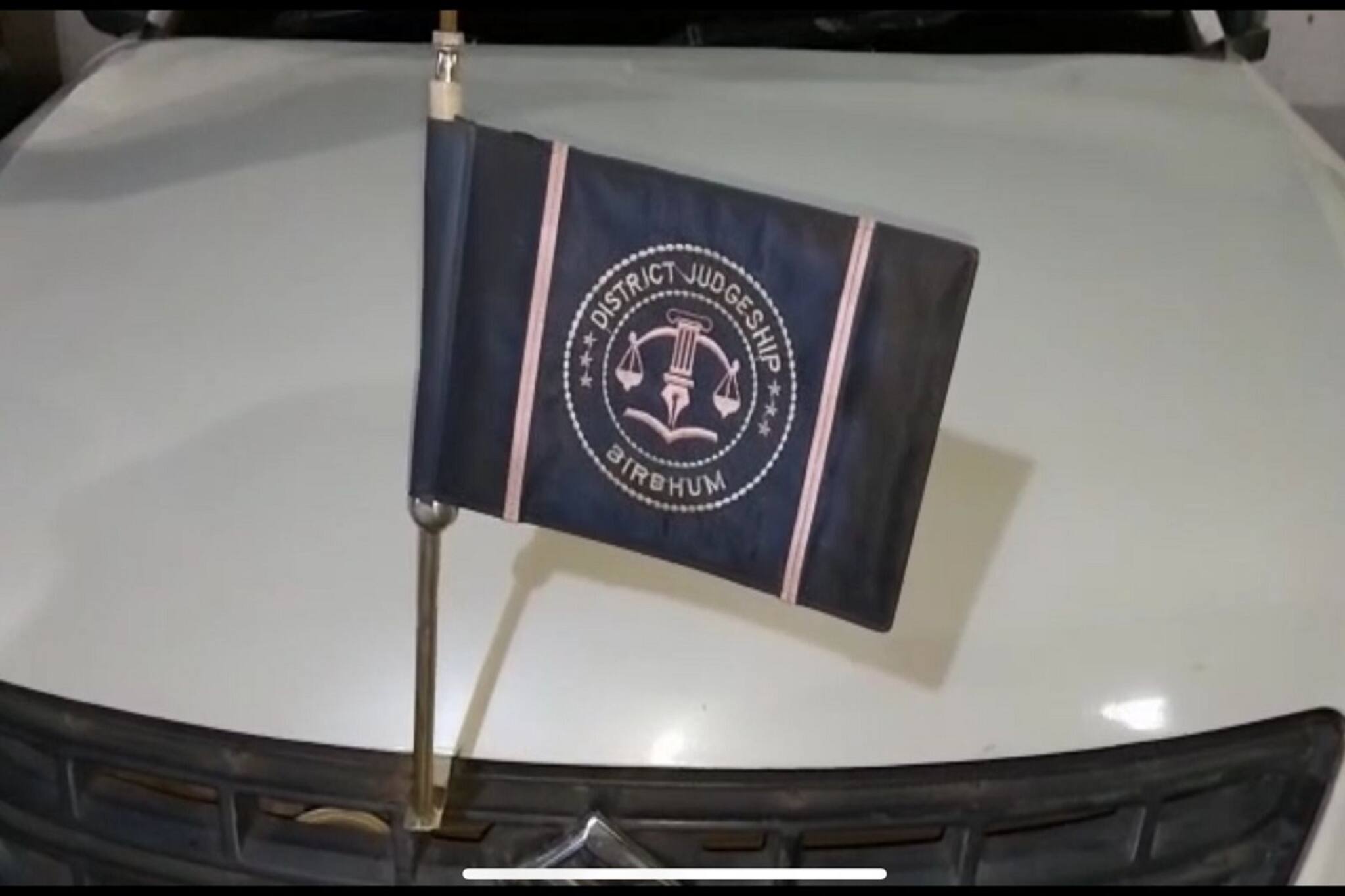 বীরভূমে CJM-এ গাড়িতে এ কী বীভ‍ৎস ঘটনা! ছুটে এলেন স্থানীয়রা, তারপরই বেধড়ক মার