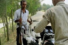দিনে-দুপুরে বন্দুক হাতে দাপিয়ে বেড়াচ্ছে চোরাশিকারীরা! শেষ হচ্ছে শামুকখোল