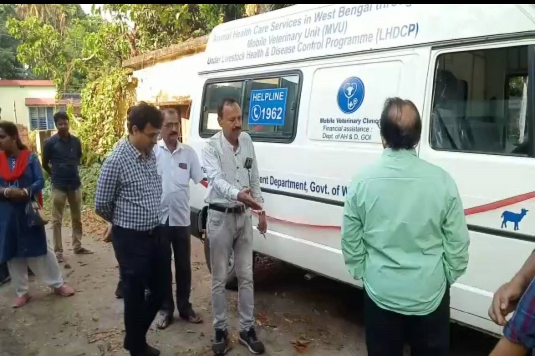 পোষ্যের শরীর খারাপ করলেই দুয়ারে হাজির হবেন সরকারি চিকিৎসক!