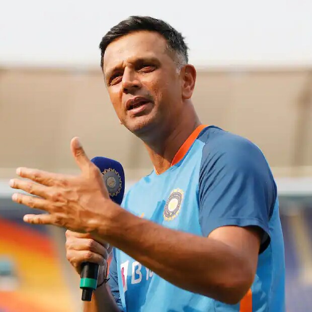 যে কোনওরকম নেশাদ্রব্য থেকে দূরে থাকেন রাহুল দ্রাবিড়। যুবসমাজকে ধূমপান, মদ্যপান থেকে দূরে থাকার বার্তাও দেন ভারতীয় ক্রিকেটের দ্য ওয়াল। 