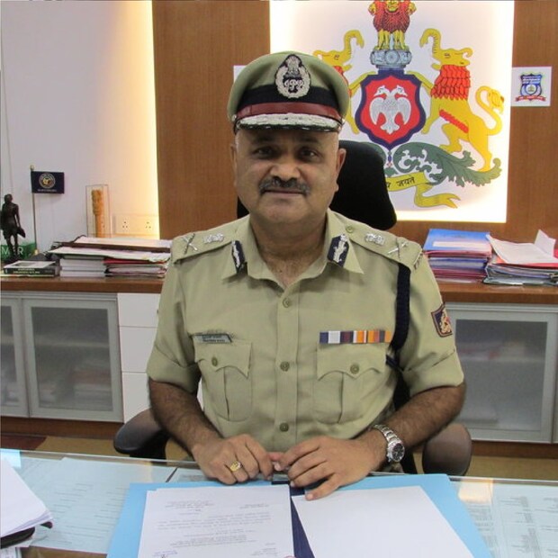 শনিবার ফাইনাল হয় তাঁর নাম। তিন সদস্য প্যানেলে তাঁর নাম সিলেক্ট হয়। কর্ণাটকের ডিজি হিসাবে তিন বছর আগে তিনি দায়িত্ব পান।
