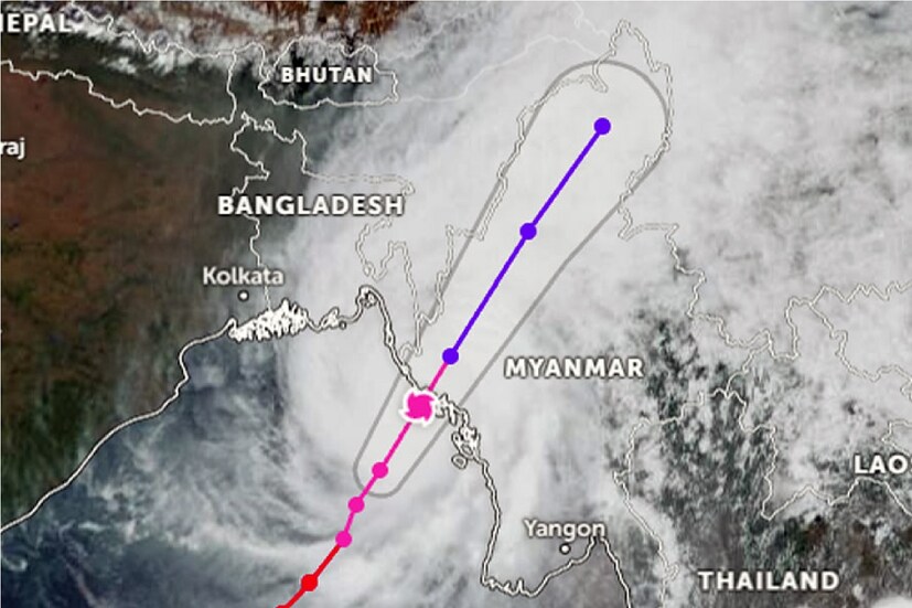*অতিভারী বর্ষণের প্রভাবে কক্সবাজার, বান্দরবান, রাঙামাটি, খাগড়াছড়ি ও চট্টগ্রামের পাহাড়ি অঞ্চলের কোনও কোনও জায়গায় ধস নামতে পারে।