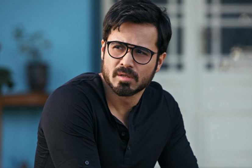 সেই ইমরান যদিও তার পর একাধিক উচ্চপ্রশংসিত ছবিতে অভিনয় করে মুগ্ধ করেছেন দর্শকদের। তাও এই আখ্যা মুছে যায়নি আজও। জানেন কি, এক সময়ে নিজের বৌদির সঙ্গেও ঘনিষ্ঠ দৃশ্যে অভিনয় করতে হয়েছিল তাঁকে।