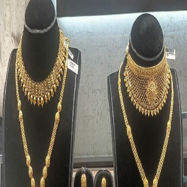 সরবরাহ এবং চাহিদা: সোনার দাম তার সরবরাহ এবং চাহিদা দ্বারা প্রভাবিত হয়। বেশি চাহিদা এবং কম যোগান মানে সোনার দাম বাড়বে। একইরকমভাবে উল্টোটাও সত্যি।