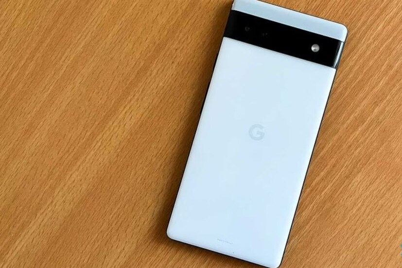 ফোনের দাম - Google তাদের Pixel 7a ফোন ৪৩,৯৯৯ টাকায় লঞ্চ করেছিল। কিন্তু এতে ৪,০০০ টাকার ছাড় দেওয়া হয়েছে। ডিসকাউন্টের পরে, এর দাম হয়ে যায় ৩৯,৯৯৯ টাকা। অন্য দিকে, OnePlus 11R 5G ভারতে ৩৯,৪৭৬ টাকায় কেনা যাবে।