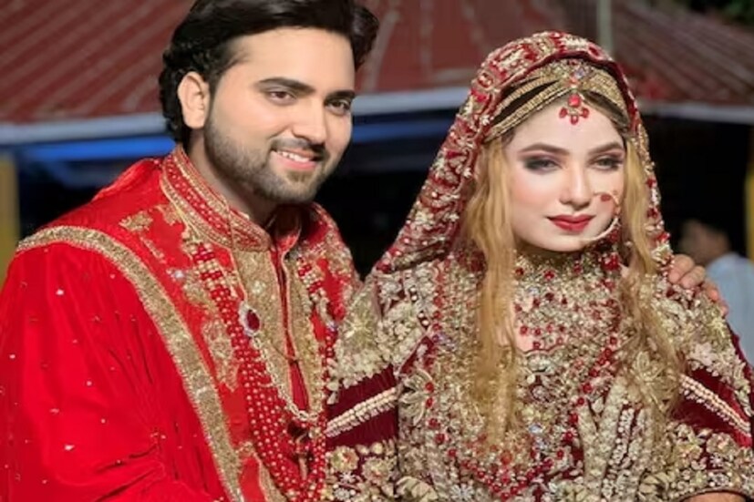 রিয়েলিটি শো ‘ইন্ডিয়ান আইডল ১২’-র হাত ধরে খ্যাতির শীর্ষে পৌঁছে গিয়েছিলেন মহম্মদ দানিশ। কিছু দিন আগেই গাঁটছড়া বেঁধেছেন ফারহিন ফরিদির সঙ্গে। কিন্তু সদ্য বিয়ে হলেও আলাদা থাকতে হচ্ছে এই নববিবাহিত দম্পতিকে! 