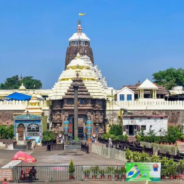 Puri Jagannath Temple Lunar Eclipse 2023 Timing: জগন্নাথ মন্দির দ্বারা অনুমোদিত পঞ্জিকা অনুসারে, আংশিক চন্দ্রগ্রহণ ২৯ অক্টোবর সকাল ১.০৪ মিনিট ৫৫ সেকেন্ডে শুরু হবে। ১ ঘণ্টা ১৯ মিনিট এবং ৭ সেকেন্ড ধরে চলতে থাকা এই গ্রহণ শেষ হবে ২.২৪ মিনিট ২ সেকেন্ডে। 