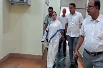 সারপ্রাইজ ভিজিটে মমতা