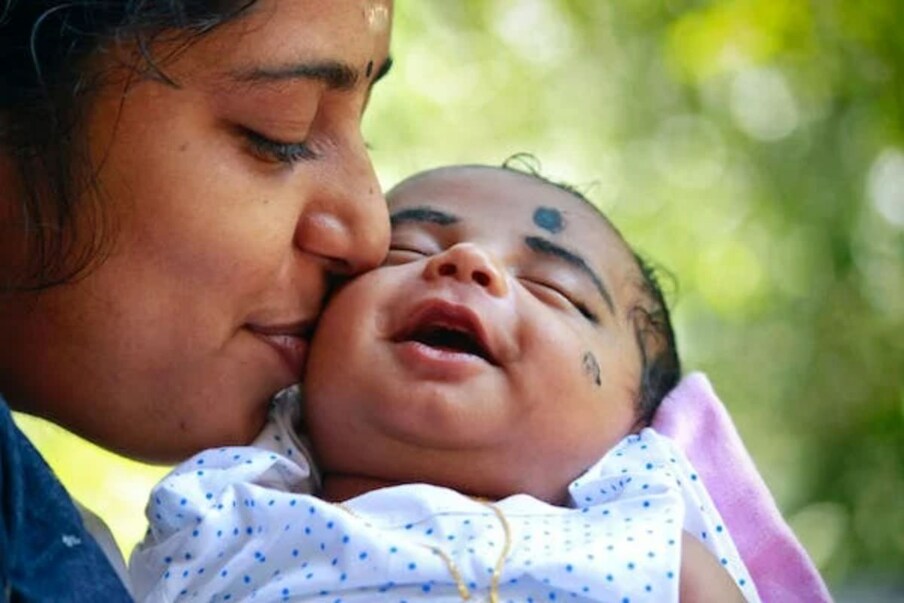  আন্তর্জাতিক মাদার'স ডে বা মাতৃ দিবস প্রতিটি শিশুর জন্য একটি বিশেষ দিন। বছরের এই বিশেষ দিনটি প্রত্যেক সন্তান ও মায়ের জন্য এক উদযাপনের দিন। মায়ের প্রতি শ্রদ্ধা জানাতে পালিত হয় মাতৃ দিবস। প্রতি বছর মে মাসের দ্বিতীয় রবিবার মাদার্স ডে পালিত হয়।