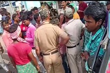 টানা তিন দিন বিদ্যুৎ নেই! গরমে হাঁসফাঁস করতে করতে এই গ্রামের মানুষ যা করে বসল