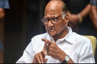 দলের সভাপতির পদ ছাড়লেন শরদ পাওয়ার। 