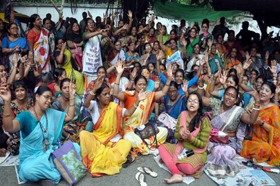 এবার শিলিগুড়িতে ধরনা মহিলা তৃণমূলের