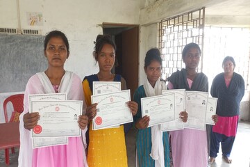 নারী